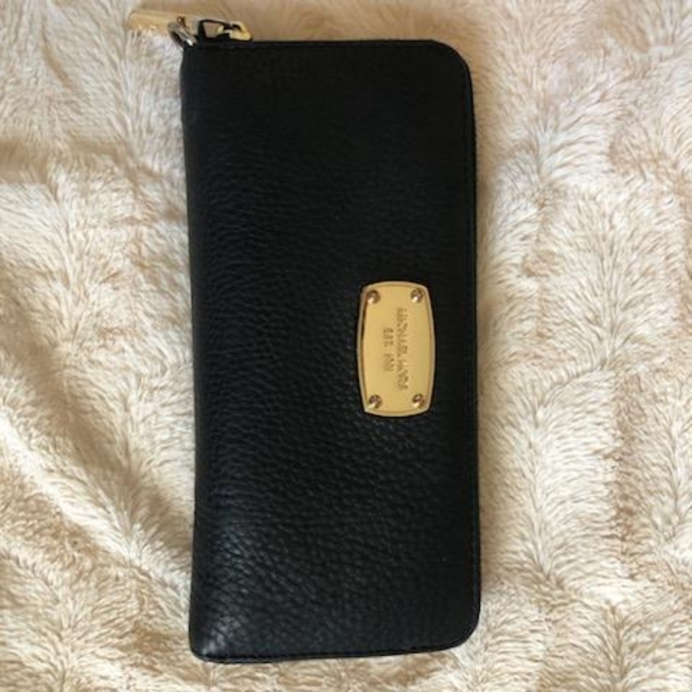 Michael Kors zippered wallet